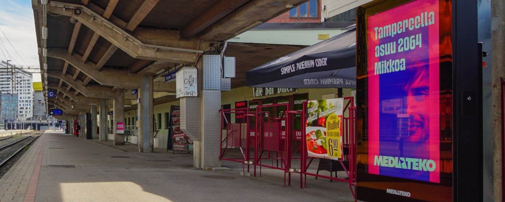 Kuori Oy:n näyttöteknologiaa Tampereen rautatieasemalla.